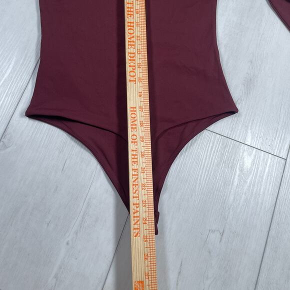AritziaWomen's Medium Contour Deco Maroon Long Sleeve Bodysuit Off The Shoulder - Picture 9 of 10